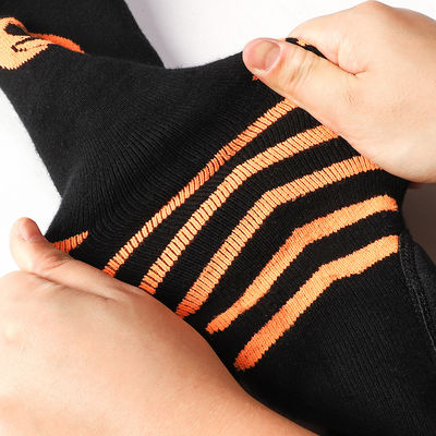Calcetines eléctricos calientes térmicos gruesos Calcetines calientes recargables Negro con buena elasticidad
